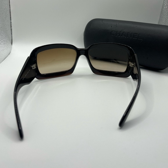 MOTHER OF PEARL CHANEL SUNGLASSES - Picture 8 of 8